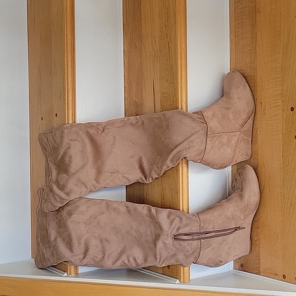 Chinese laundry womens wedge boots,size 10, faux suede, camel color, never worn - Picture 1 of 2
